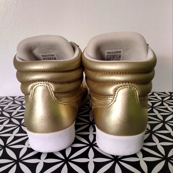 Classic Reebok Pump Gold High Tops - Picture 4 of 6
